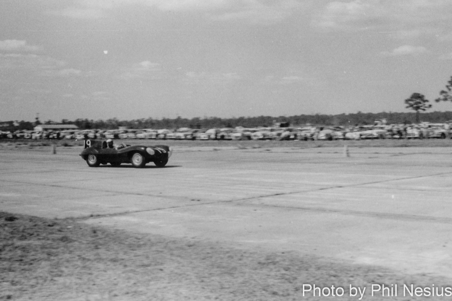 Jaguar D-type Number 19 driven by Hawthorn / Walters at Sebring March, 13 1955 / 114L_0004 / 