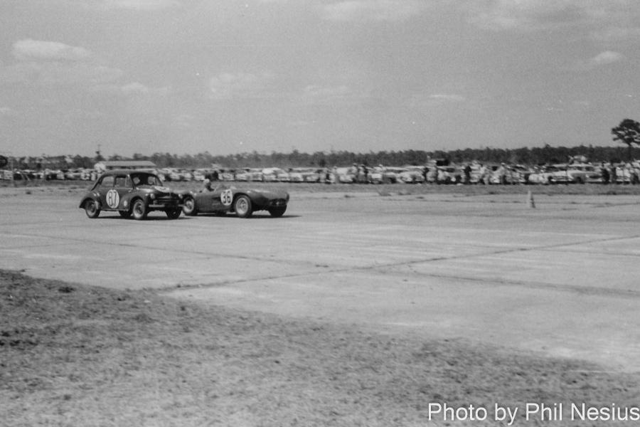 Maserati 300S Number 36 driven by Valenzano / Perdisa and a Renault 4CV Number 87 driven by Pons / Manzon / Hébert at Sebring March, 13 1955 / 114L_0011 / 
