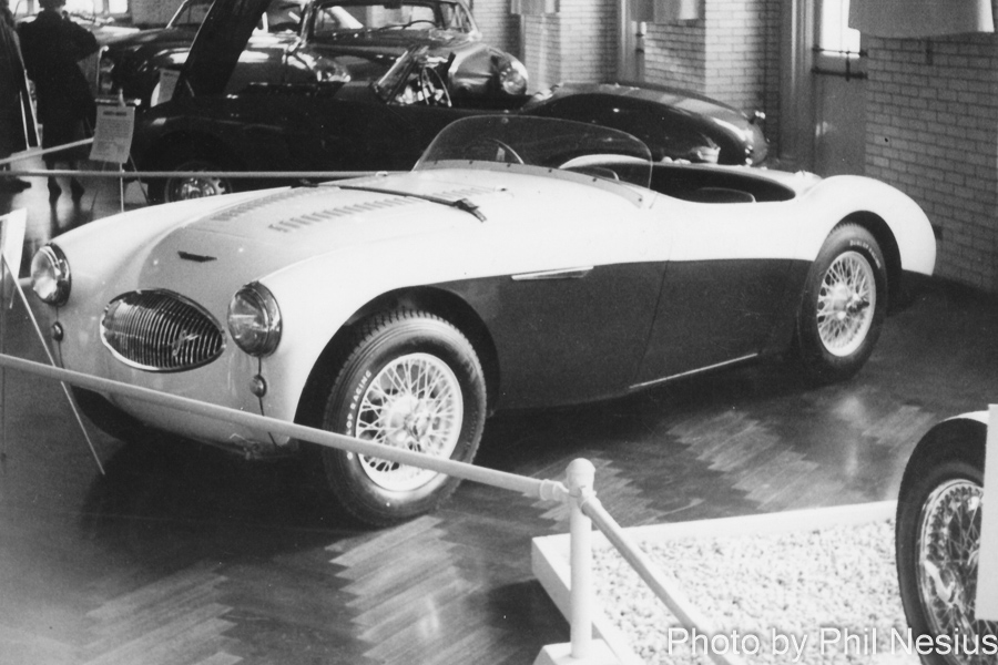 Austin Healey at New York Autoshow 1955 / 114L_0015 / 