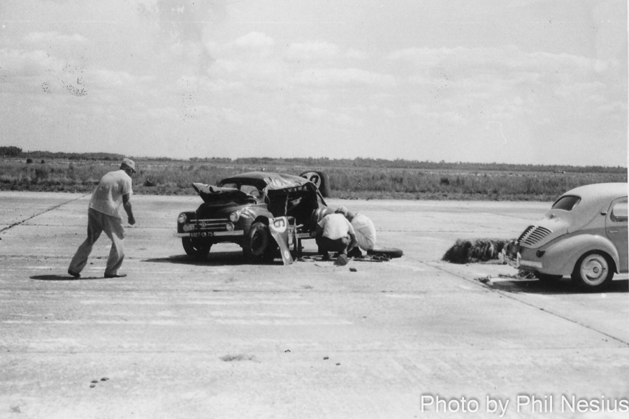 Rolled Renault Number 86 at Sebring March, 13 1955 / 114L_0027 / 