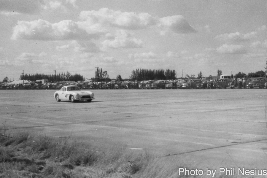 Mercedes 300SL driven by Woodnorth / Makins at Sebring March, 13 1955 / 114L_0032 / 