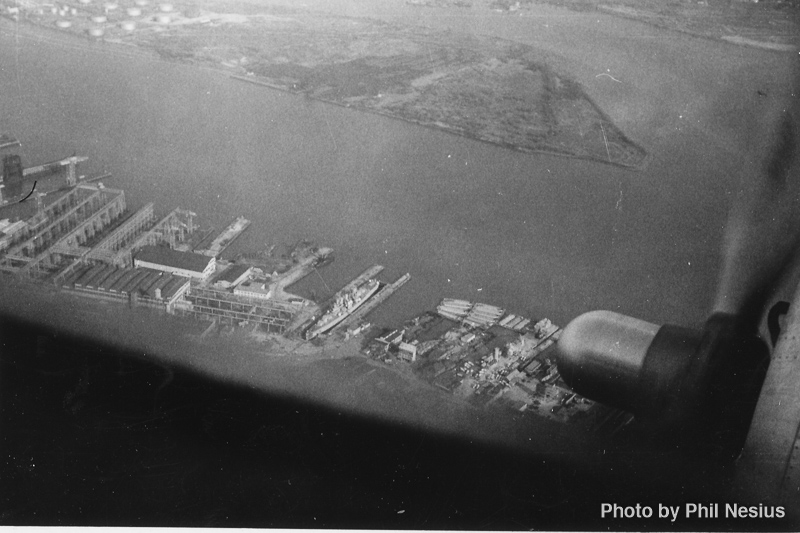 Flying in to New York city for Autoshow, 1953 / 274K_0019 / 