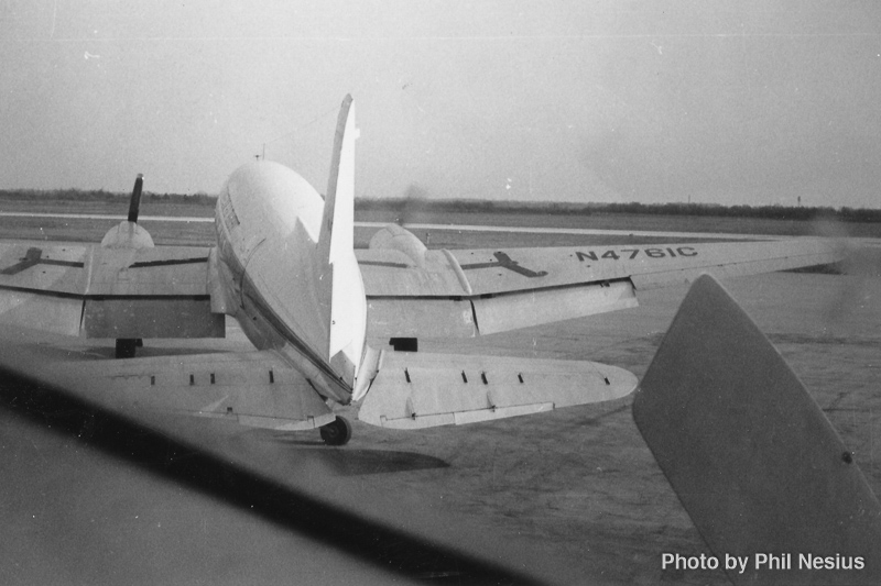 C46 Dad flew to NY Autoshow in from Midway Airport, 1953 / 274K_0021 / 