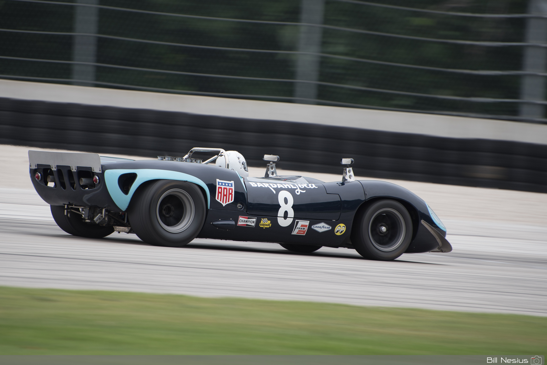 1965 Lola T70 Mk I #8 in turn 1 / DSC_5317 / 5