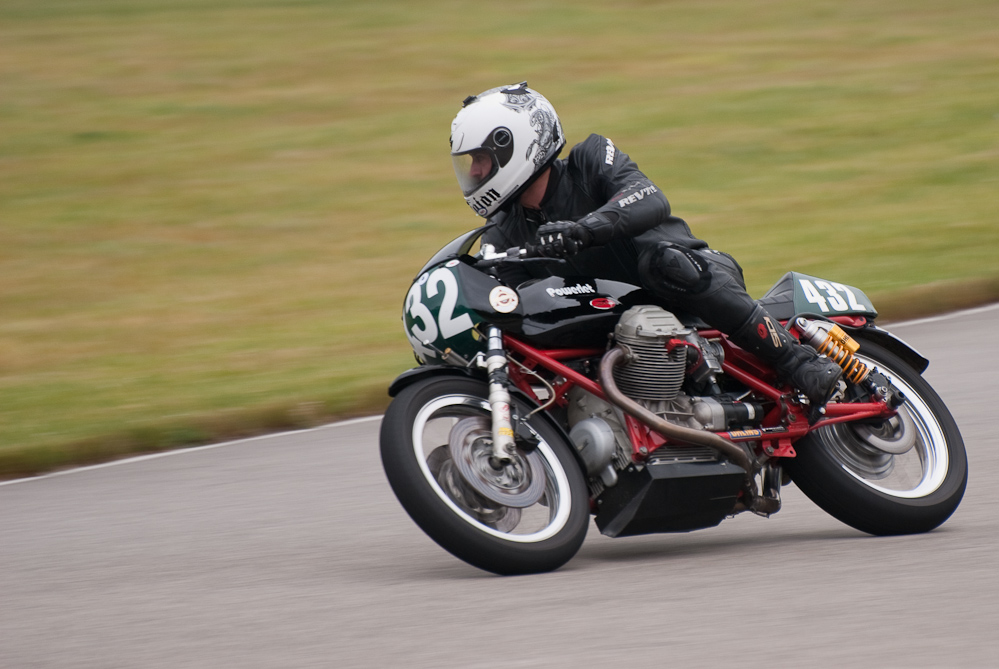 Moto Guzzi, No 432 in the bend, Road America, Elkhart Lake, WI