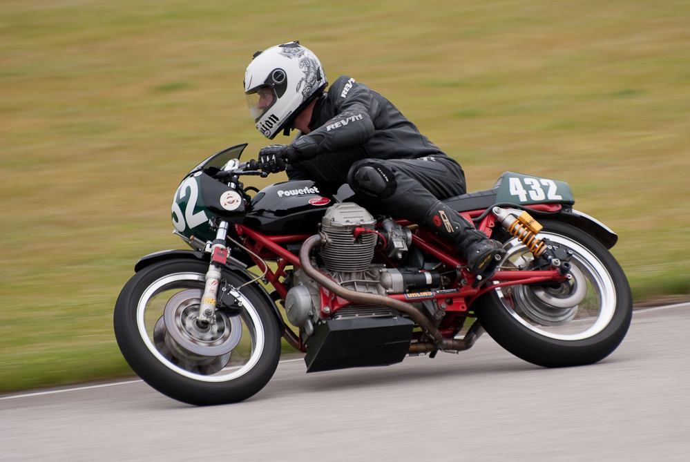 Moto Guzzi, No 432 in the bend, Road America, Elkhart Lake, WI