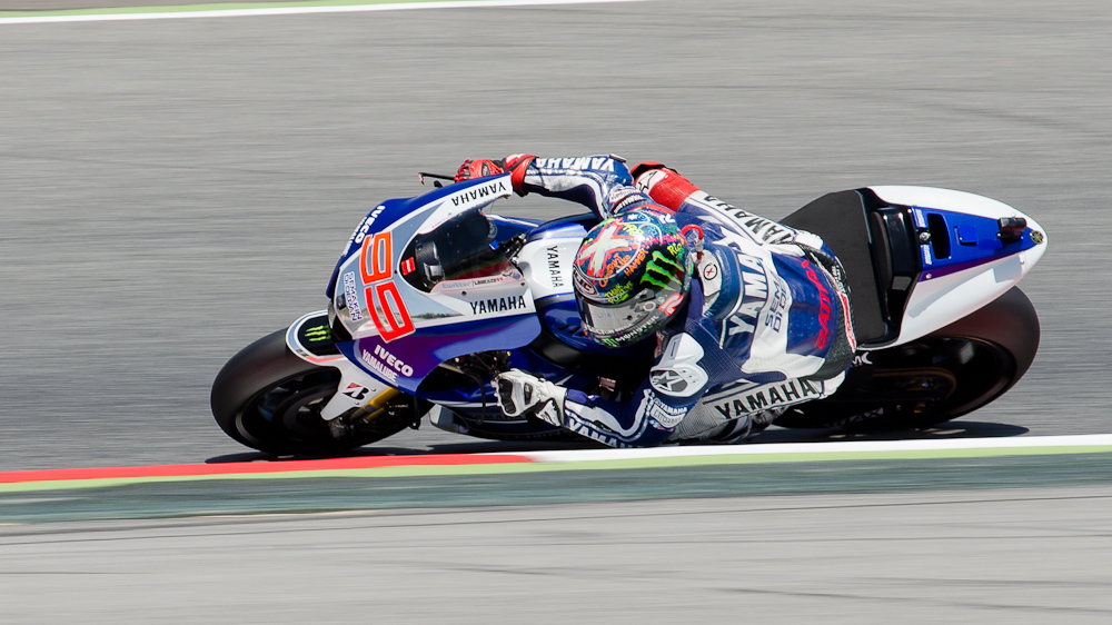 Jorge Lorenzo on the #99 Yamaha M1 at Circuit de Catalunya turn 2 / DSC_5836