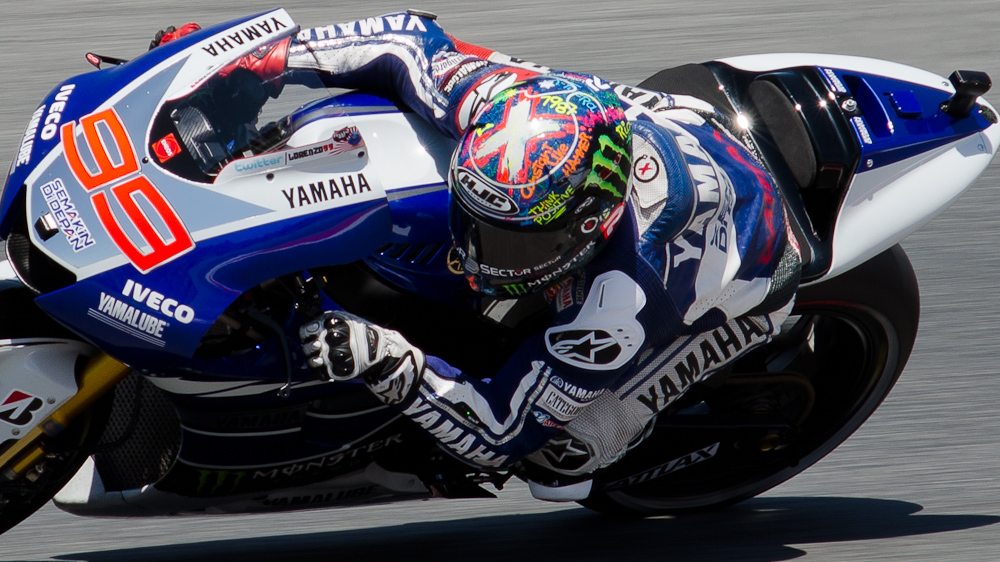 Jorge Lorenzo on the #99 Yamaha M1 at Circuit de Catalunya turn 2 / DSC_6073