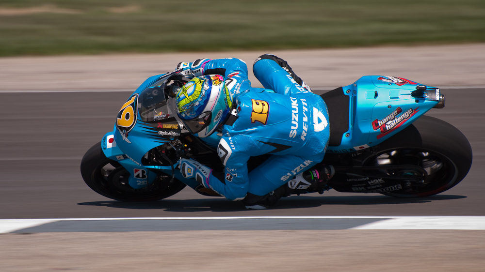 Álvaro Bautista  on the number 19 Rizla Suzuki GSV-R in turn 6, Indianapolis Motor Speedway  ~  DSC_3091