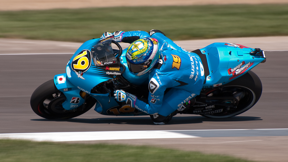 Álvaro Bautista  on the number 19 Rizla Suzuki GSV-R in turn 6, Indianapolis Motor Speedway  ~  DSC_3274
