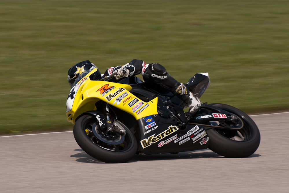 Taylor Knapp on the No 44 Vesrah Suzuki GSX-R600 in the bend, Road America, Elkhart Lake, WI