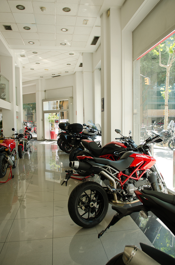 Ducati dealer in Barcelona / DSC_3792