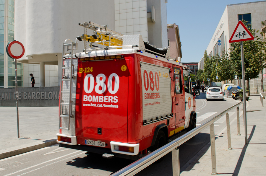 Fire truck on the road / DSC_3879