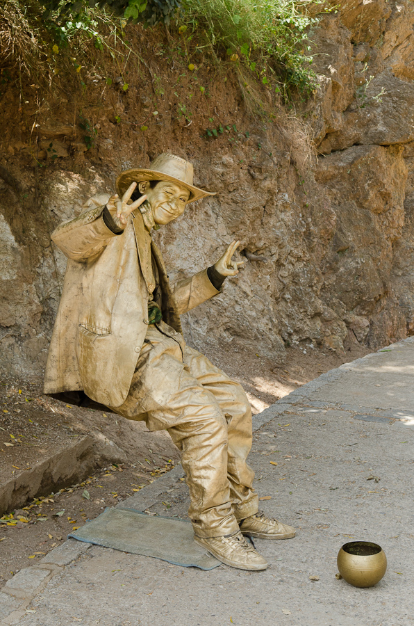 Street performer at Parc Guell / DSC_6855